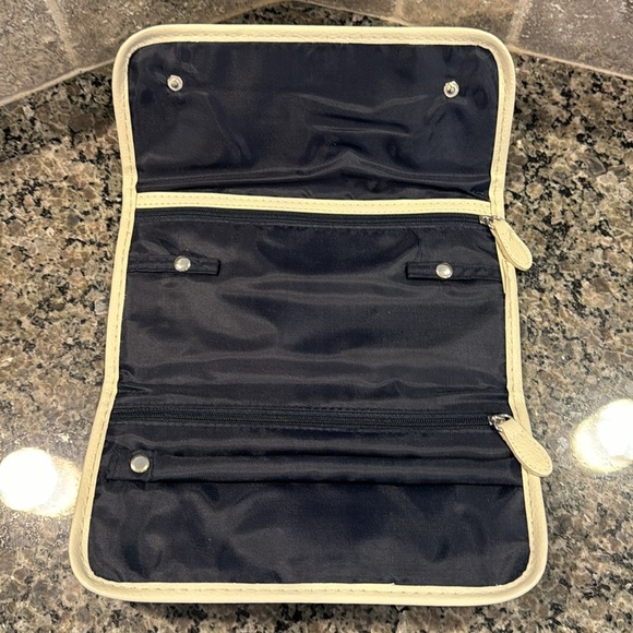 Jewelry travel case - Picture 3 of 3